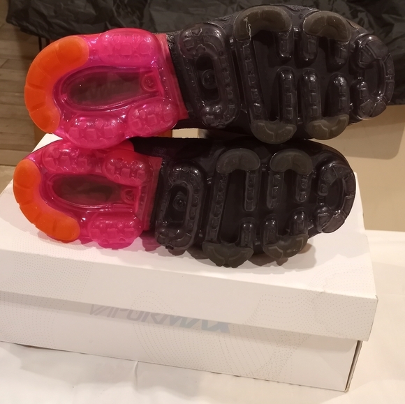 VAPORMAX - Picture 4 of 7